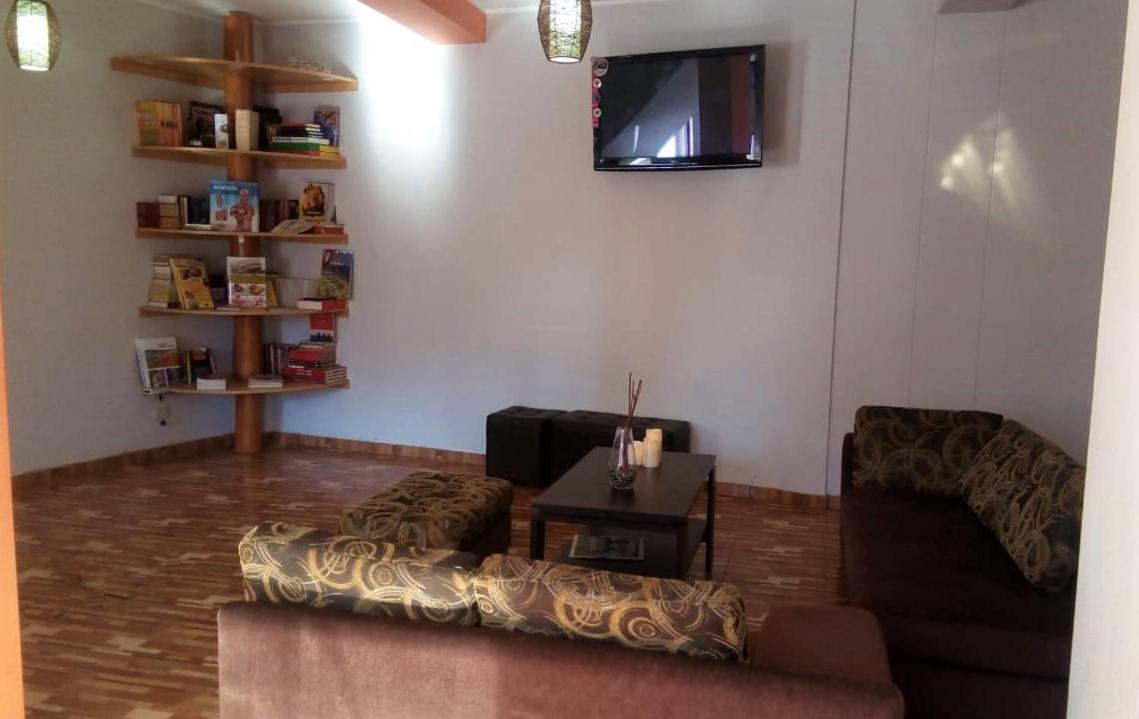 Gobernadora Hostal Rodinn מראה חיצוני תמונה